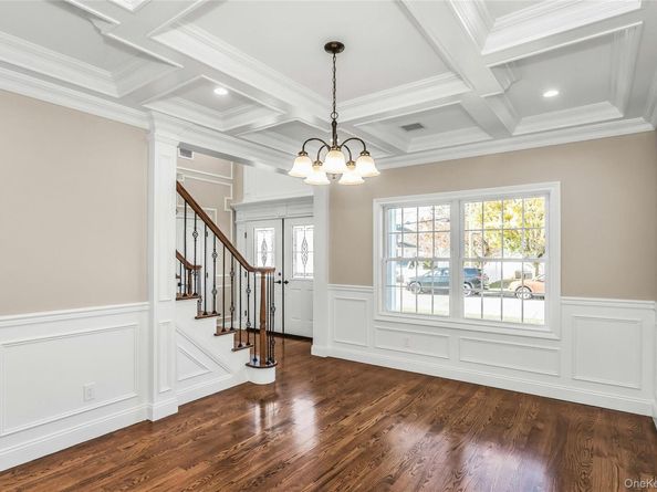 9 Briggs Street, Hicksville NY 11801