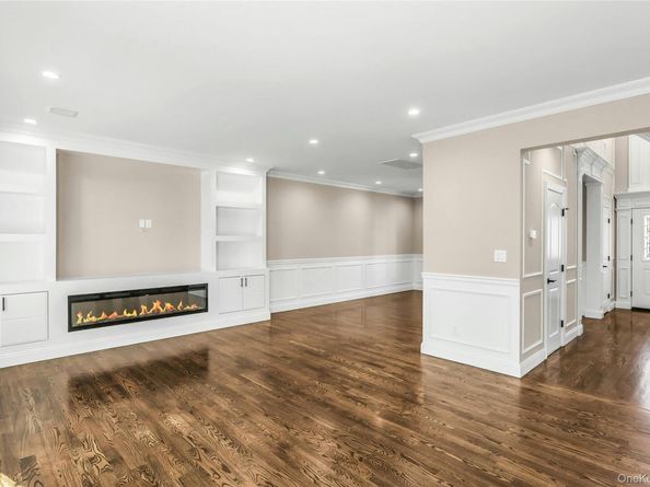 9 Briggs Street, Hicksville NY 11801