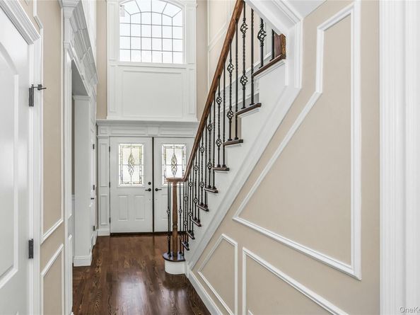 9 Briggs Street, Hicksville NY 11801