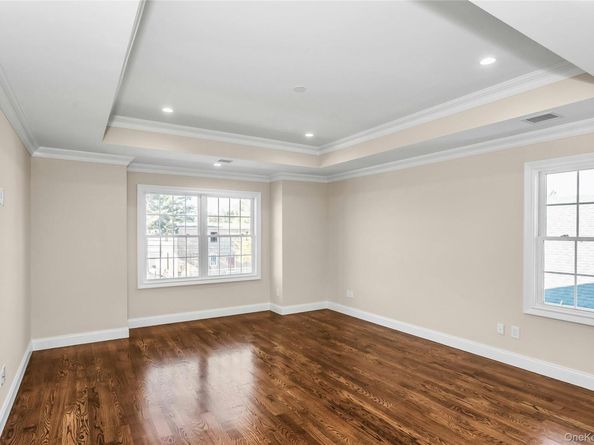 9 Briggs Street, Hicksville NY 11801