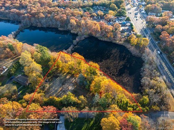 81 Old Broadway Avenue, Sayville NY 11782