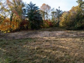 81 Old Broadway Avenue, Sayville NY 11782