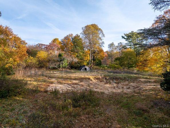 81 Old Broadway Avenue, Sayville NY 11782