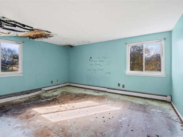 25 Crater Lake Drive, Coram NY 11727