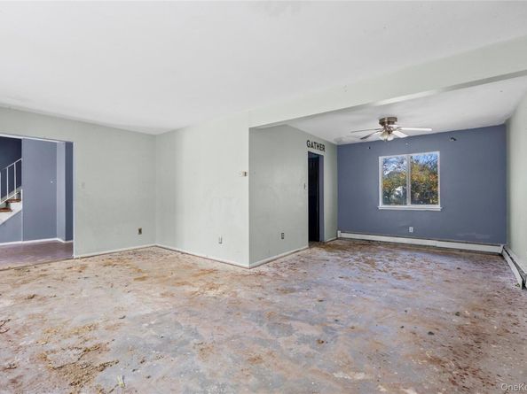 25 Crater Lake Drive, Coram NY 11727