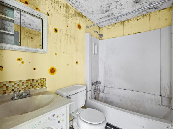 25 Crater Lake Drive, Coram NY 11727