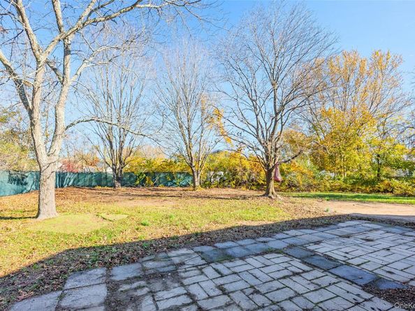 25 Crater Lake Drive, Coram NY 11727