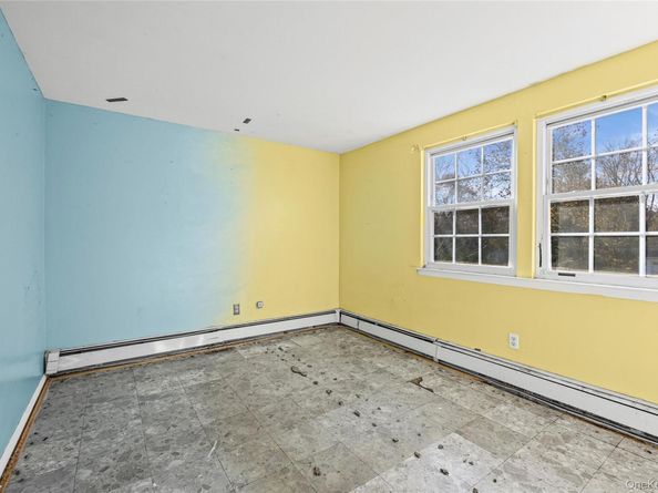 25 Crater Lake Drive, Coram NY 11727