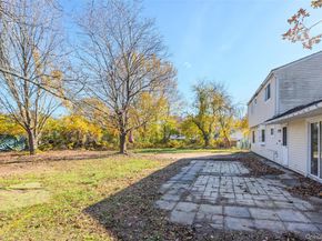 25 Crater Lake Drive, Coram NY 11727