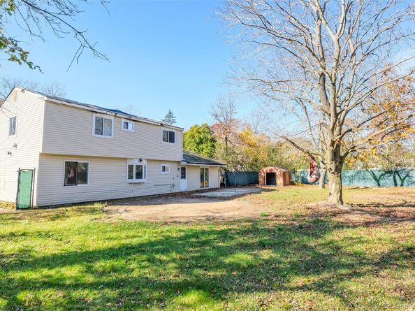 25 Crater Lake Drive, Coram NY 11727