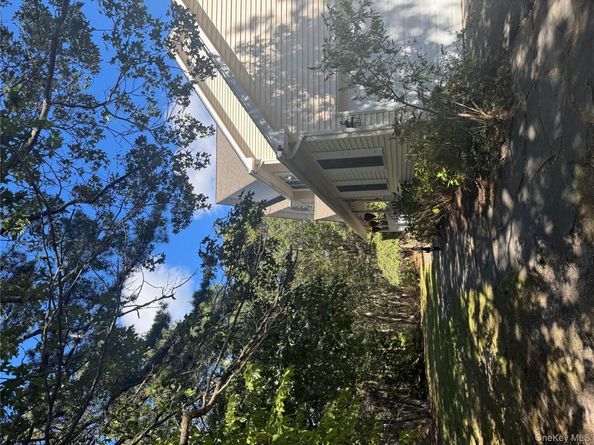 43 N Cozine Road, Manorville NY 11949