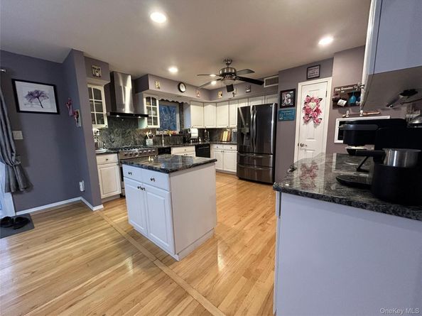 839 Pine Avenue, West Islip NY 11795