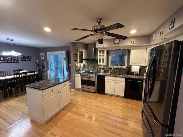 839 Pine Avenue, West Islip NY 11795