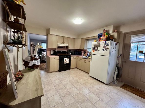 839 Pine Avenue, West Islip NY 11795