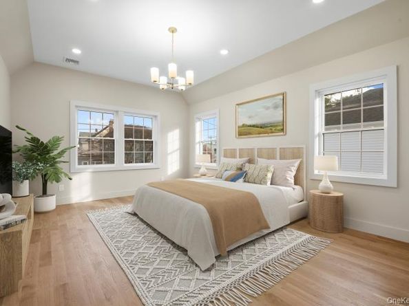 22 Franklin Avenue, Port Washington NY 11050