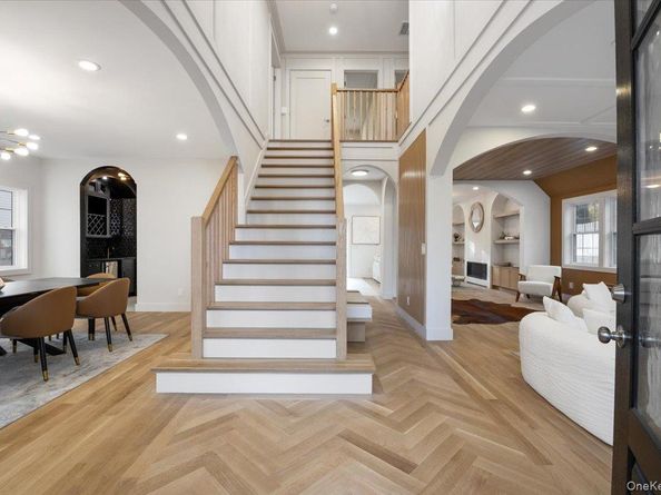 22 Franklin Avenue, Port Washington NY 11050