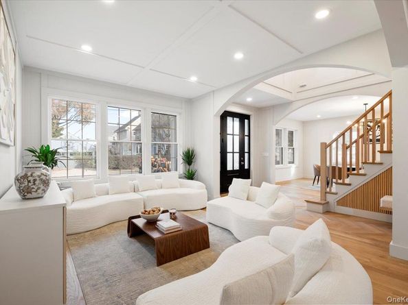 22 Franklin Avenue, Port Washington NY 11050