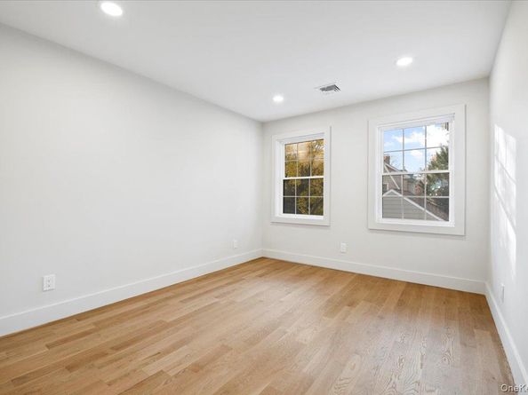 22 Franklin Avenue, Port Washington NY 11050