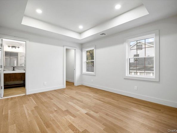 22 Franklin Avenue, Port Washington NY 11050