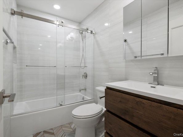 22 Franklin Avenue, Port Washington NY 11050