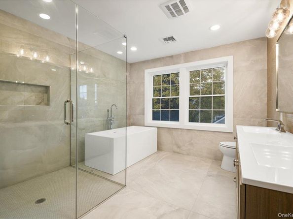 22 Franklin Avenue, Port Washington NY 11050