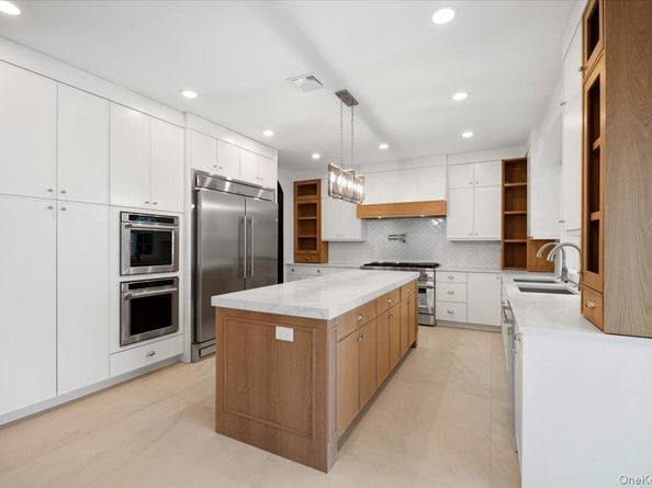 22 Franklin Avenue, Port Washington NY 11050