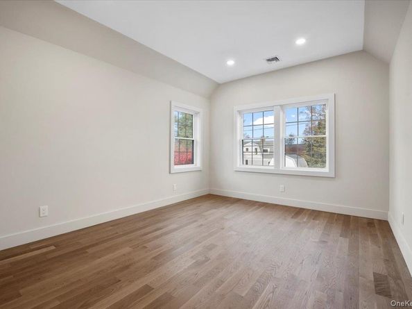 22 Franklin Avenue, Port Washington NY 11050