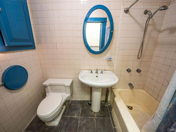 7935 77th Avenue, Glendale NY 11385