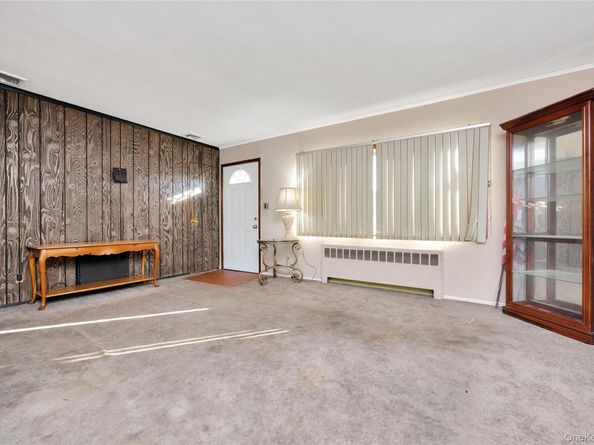 15 2nd Avenue, Farmingdale NY 11735