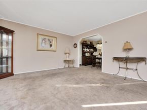 15 2nd Avenue, Farmingdale NY 11735