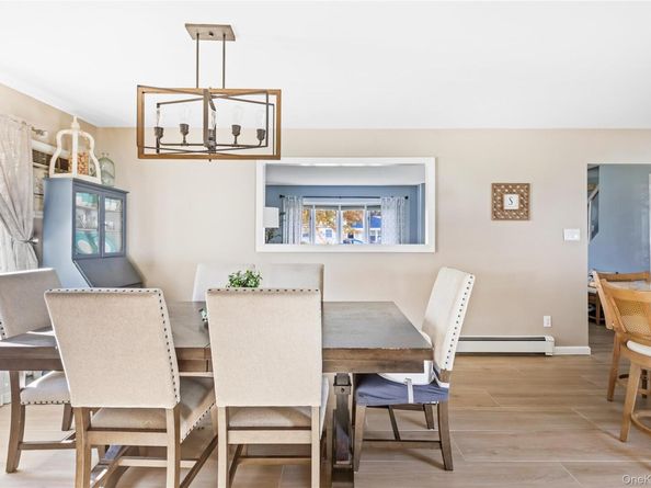 31 Fallen Leaf Road, Holbrook NY 11741