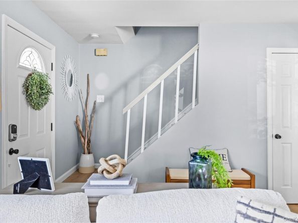 31 Fallen Leaf Road, Holbrook NY 11741