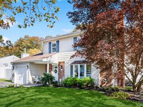 31 Fallen Leaf Road, Holbrook NY 11741