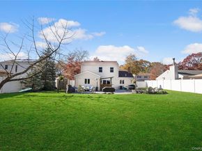 31 Fallen Leaf Road, Holbrook NY 11741