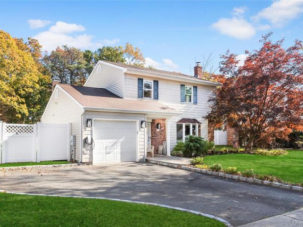 31 Fallen Leaf Road, Holbrook NY 11741