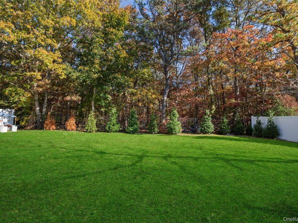 31 Fallen Leaf Road, Holbrook NY 11741