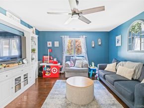 31 Fallen Leaf Road, Holbrook NY 11741