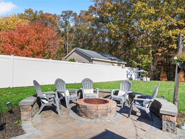 31 Fallen Leaf Road, Holbrook NY 11741