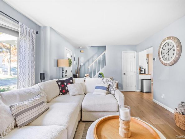 31 Fallen Leaf Road, Holbrook NY 11741