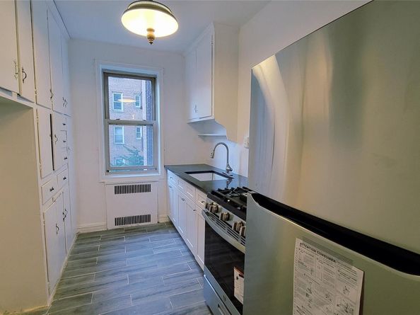 84-49 168th Street 2V, Jamaica Hills NY 11432