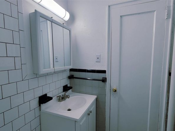 84-49 168th Street 2V, Jamaica Hills NY 11432