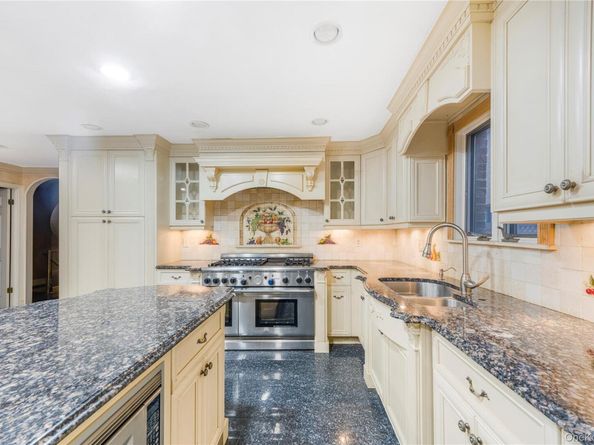 201-05 28th Ave, Bayside NY 11360