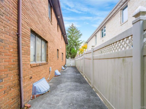 201-05 28th Ave, Bayside NY 11360