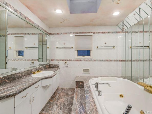 201-05 28th Ave, Bayside NY 11360