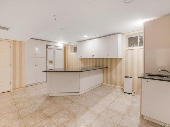 201-05 28th Ave, Bayside NY 11360