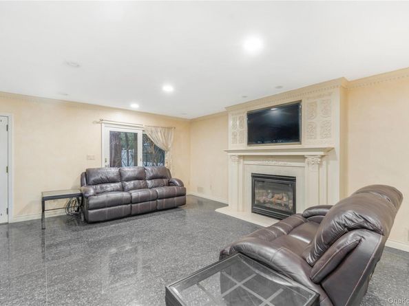 201-05 28th Ave, Bayside NY 11360