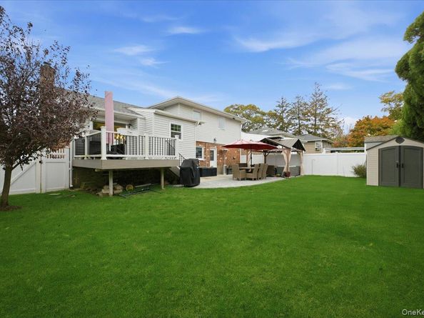 1800 Carlisle Place, Merrick NY 11566