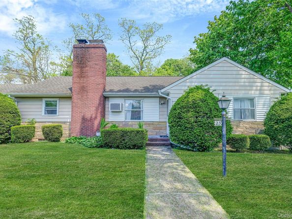 23 Portland Way, Wheatley Heights NY 11798