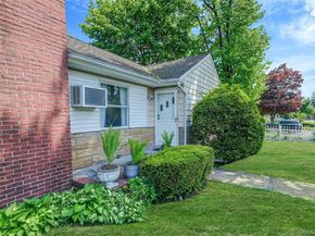 23 Portland Way, Wheatley Heights NY 11798