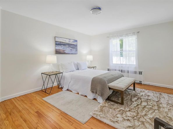 23 Portland Way, Wheatley Heights NY 11798